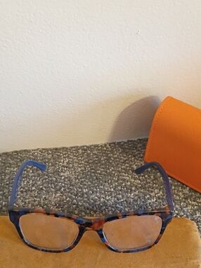 Tory Burch Tortoiseshell Blue Accent Glasses With Case Frames only